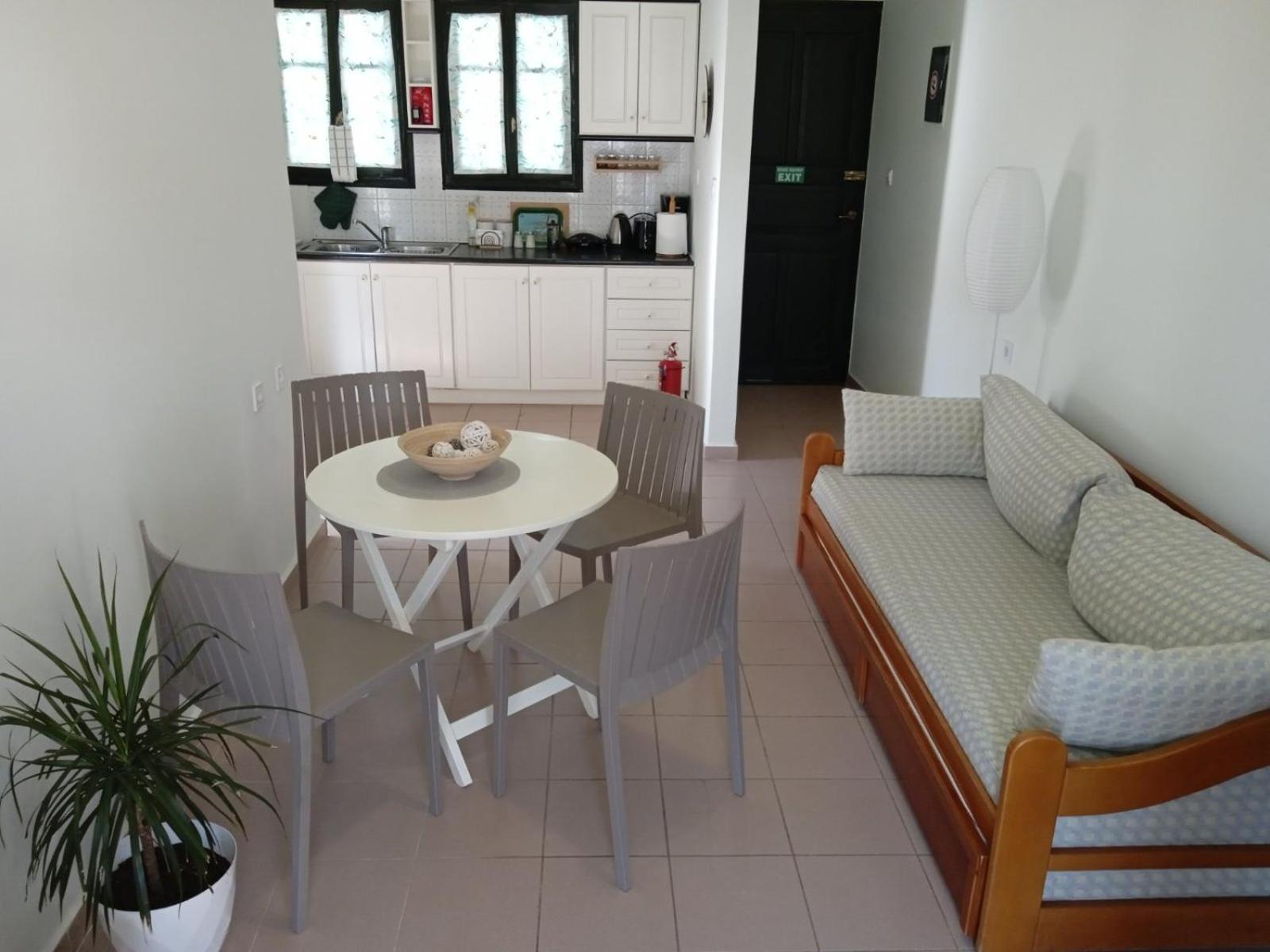 Phoeve Apt-Lovely 1-Br Rental Near The Beach Kalathas Extérieur photo