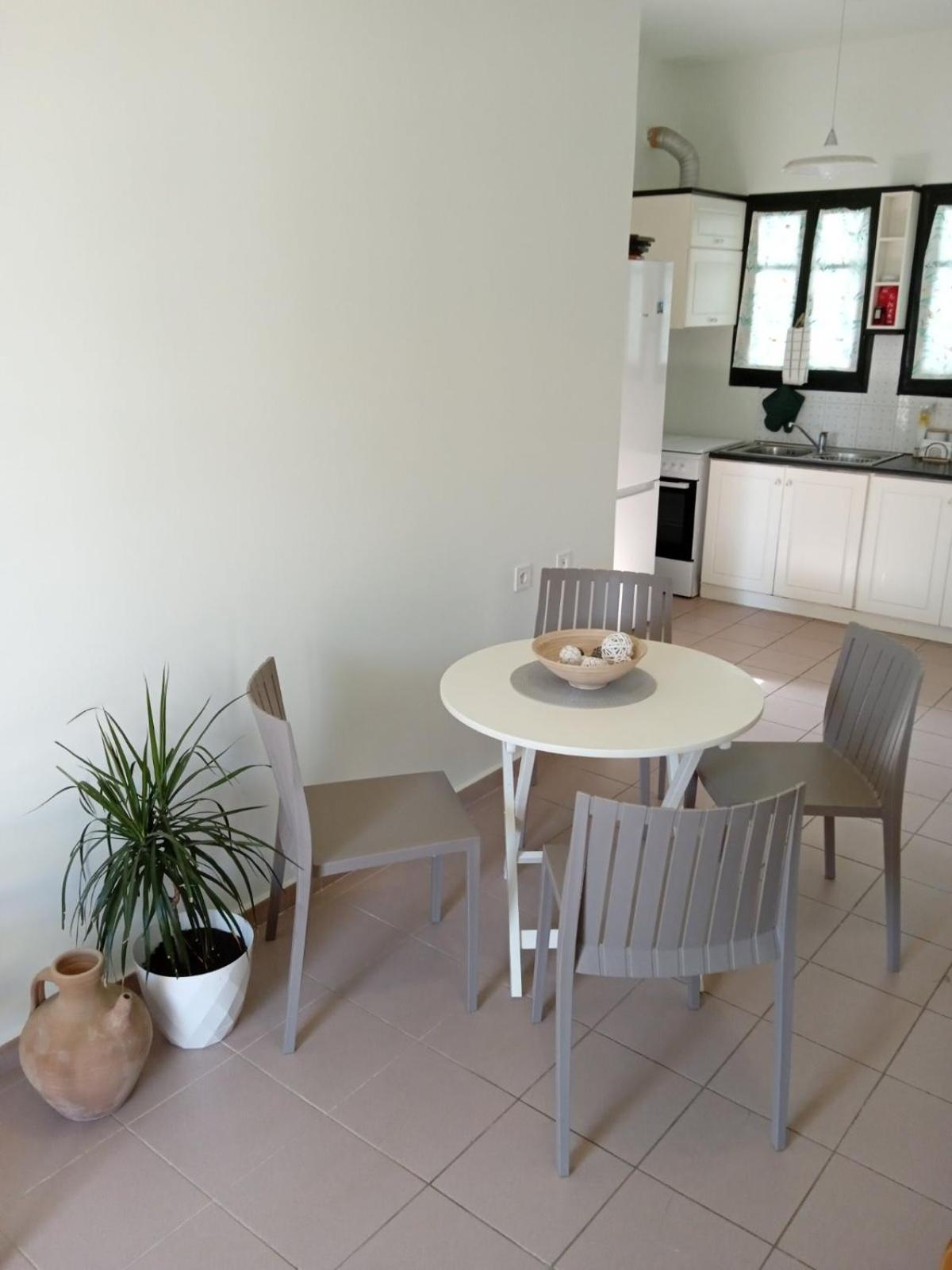 Phoeve Apt-Lovely 1-Br Rental Near The Beach Kalathas Extérieur photo